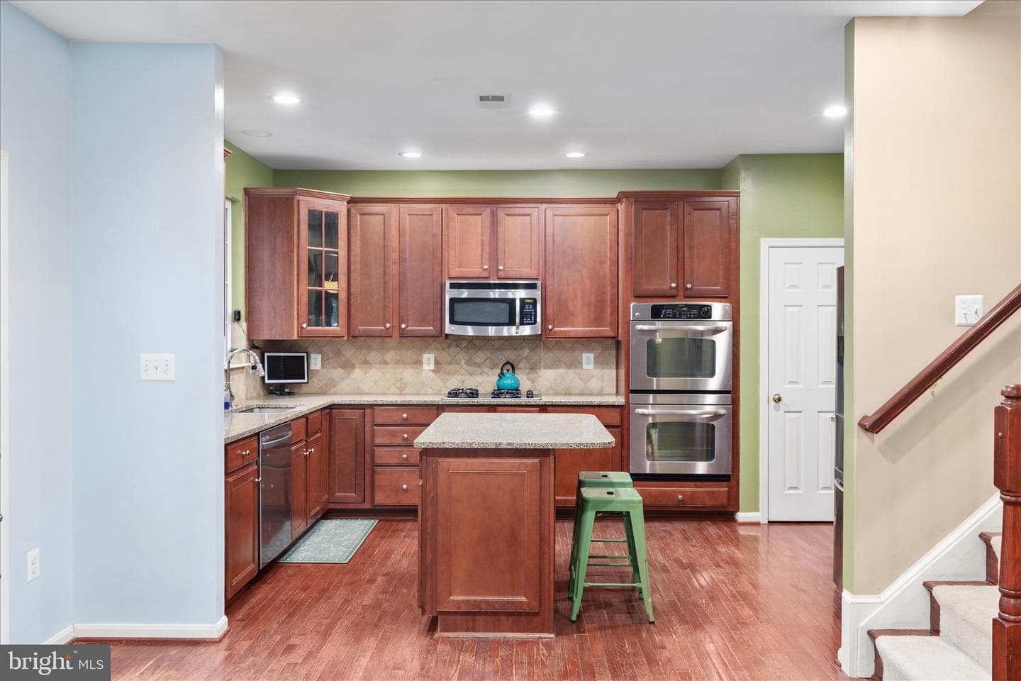 660 Beehive Way photo 6