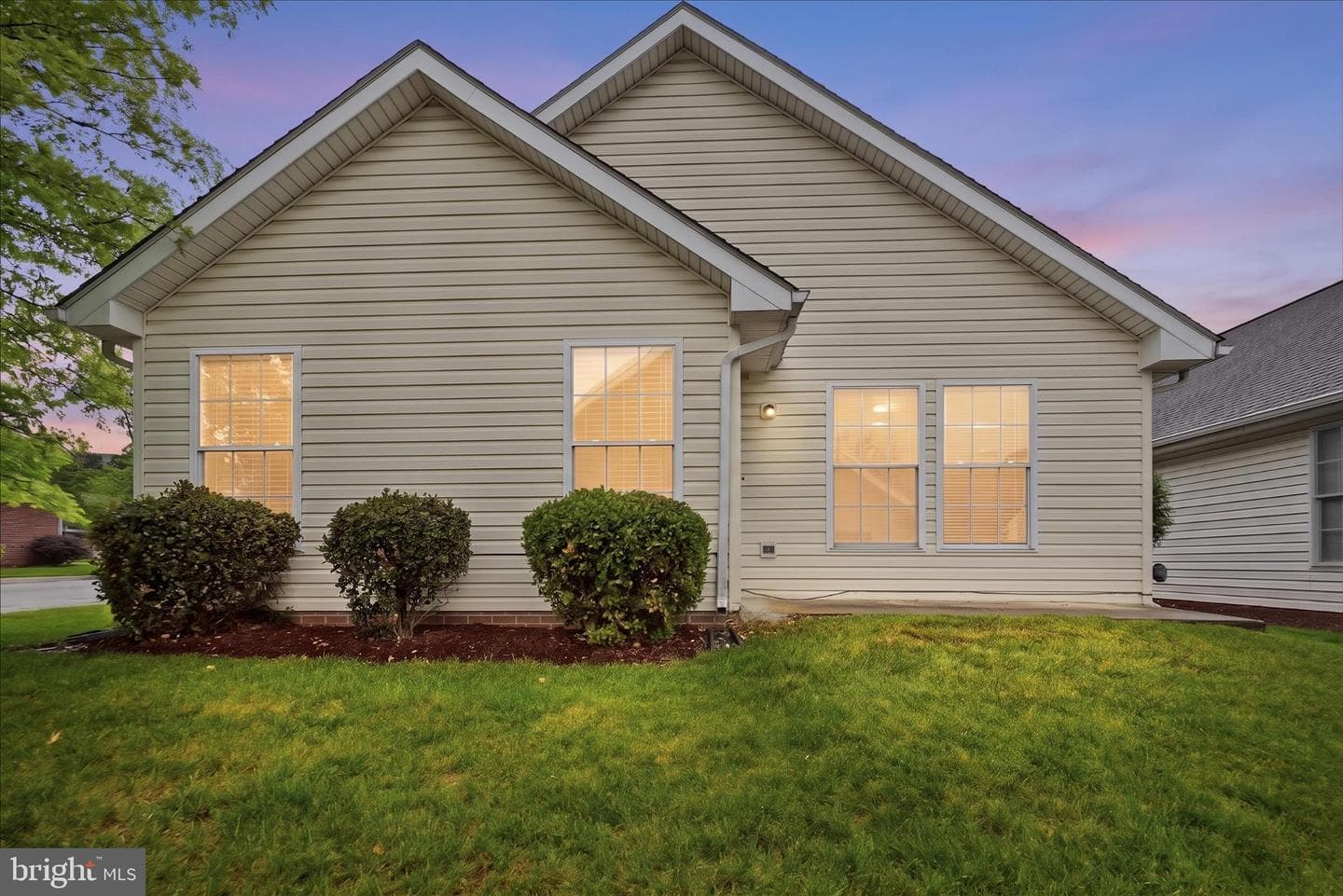 1856 Melvor Lane photo 32