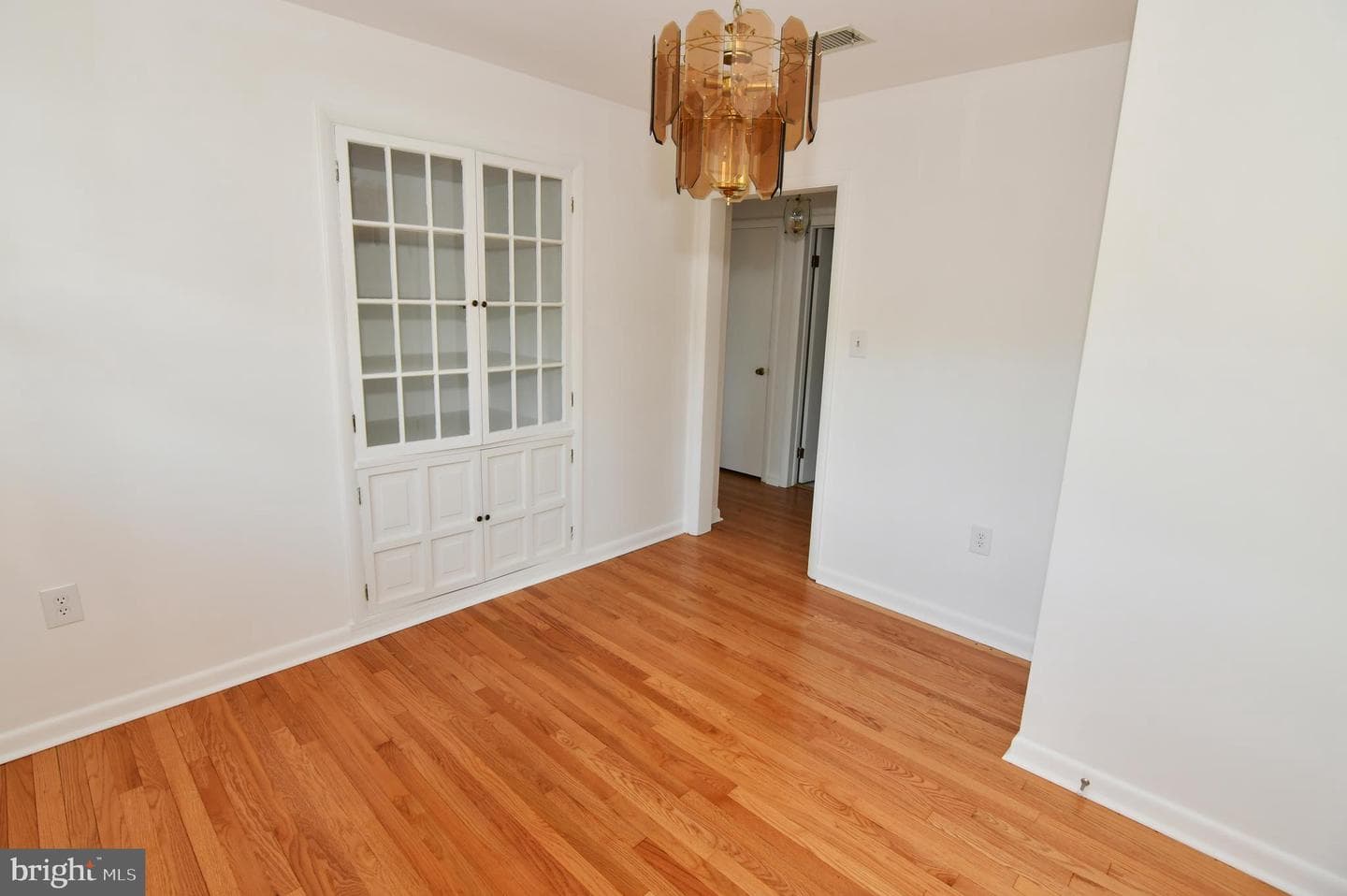 437 Beechcroft Road photo 22