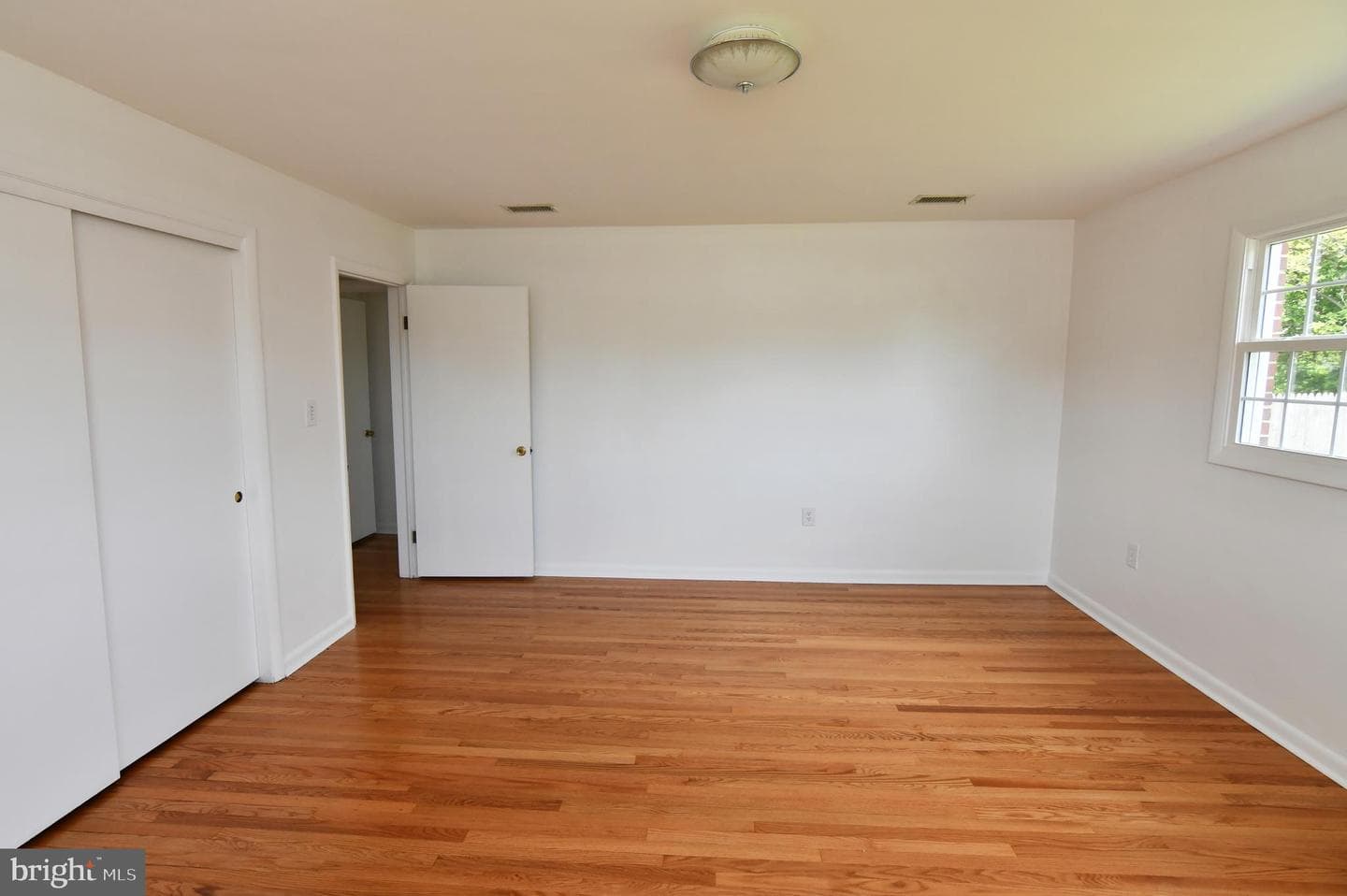437 Beechcroft Road photo 26