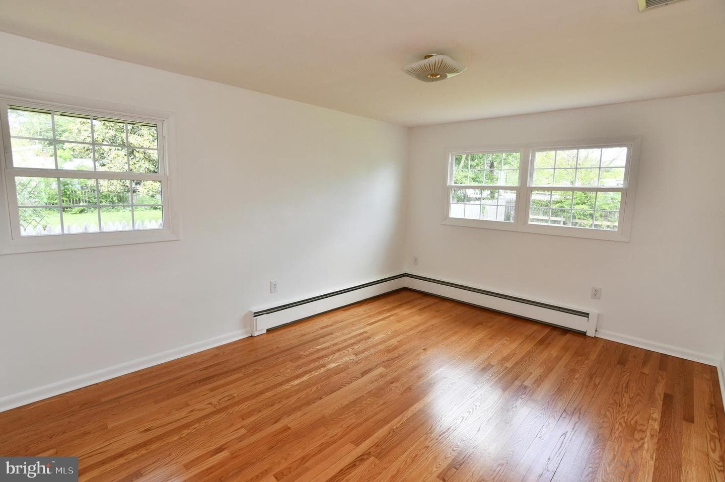 437 Beechcroft Road photo 28