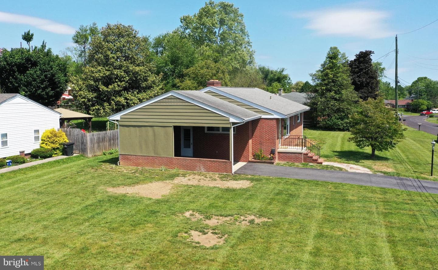 437 Beechcroft Road photo 3