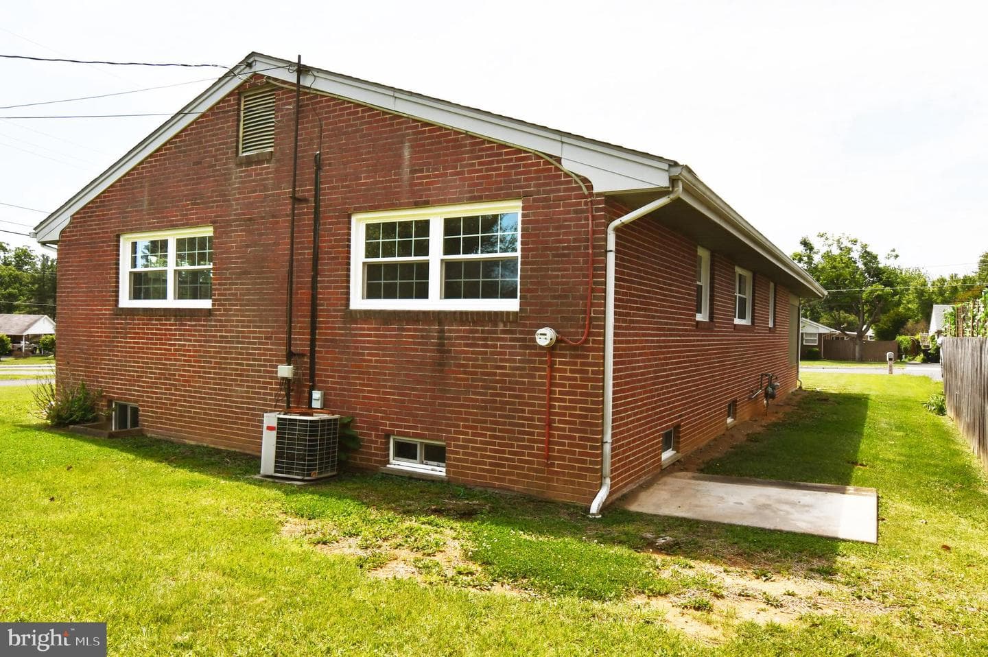 437 Beechcroft Road photo 49