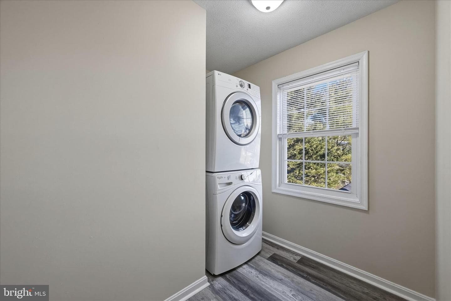 620 Crystal Court photo 23