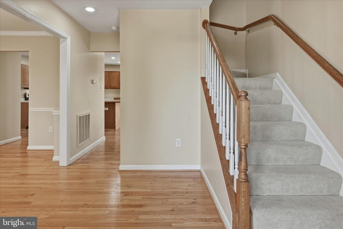 620 Crystal Court photo 3