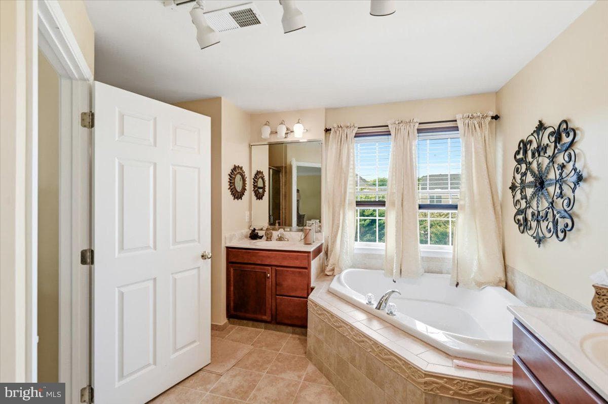 926 Meadow Court photo 32