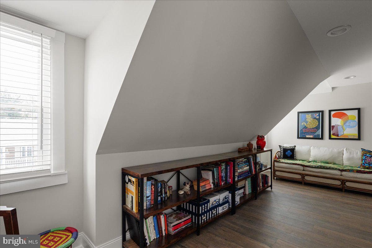 1044 Orchard Avenue photo 13