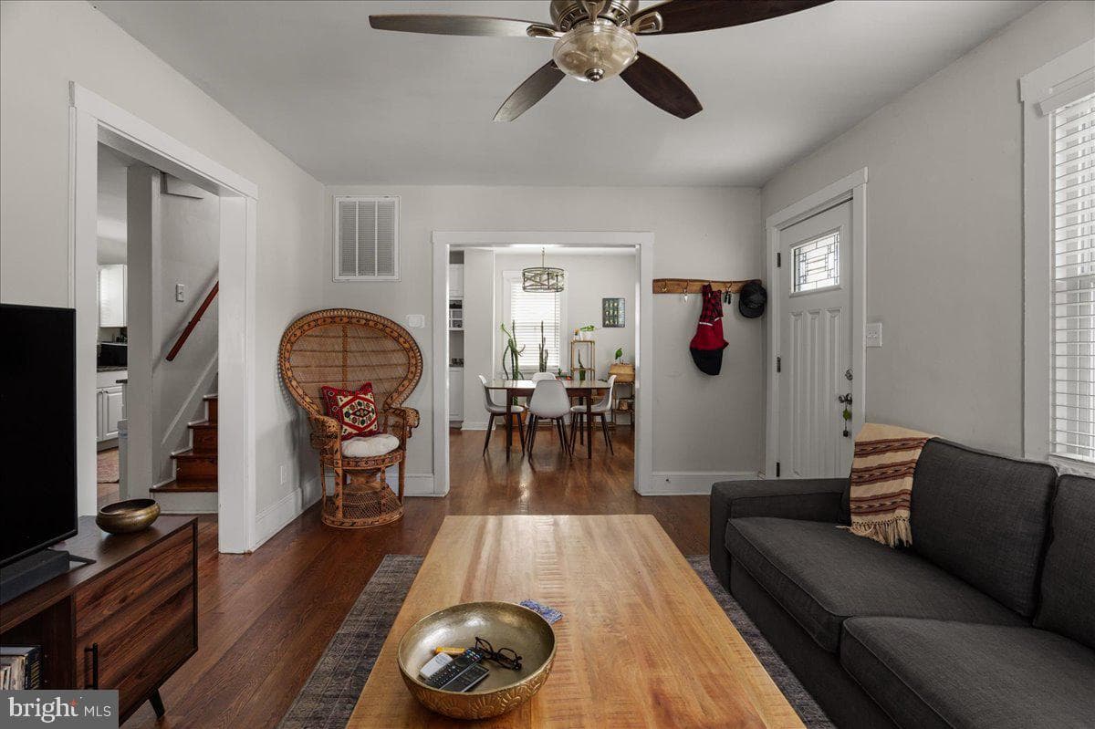 1044 Orchard Avenue photo 2
