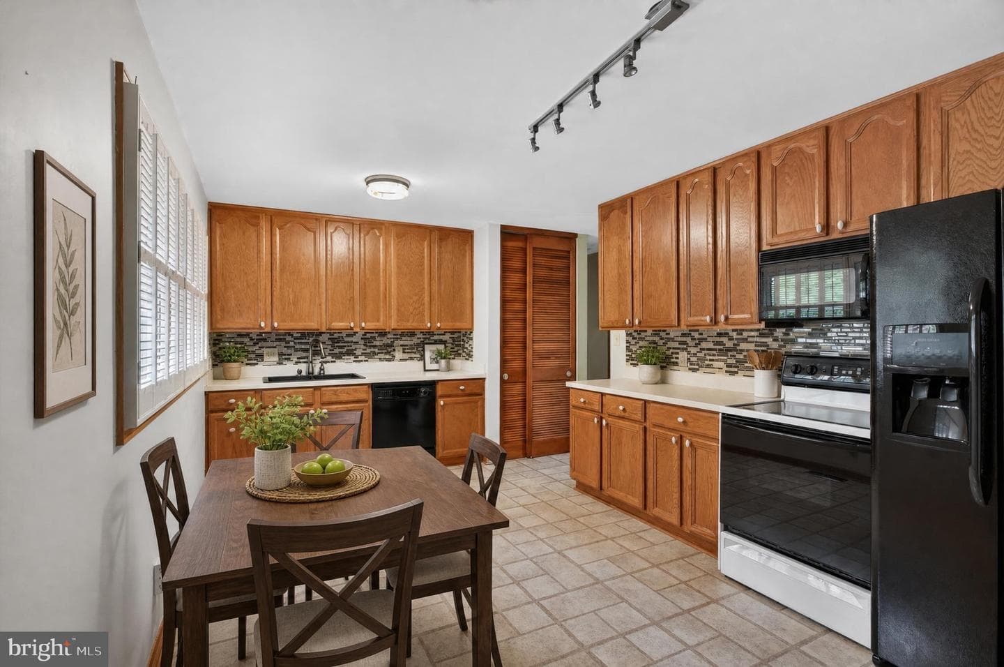936 Allen Drive photo 10