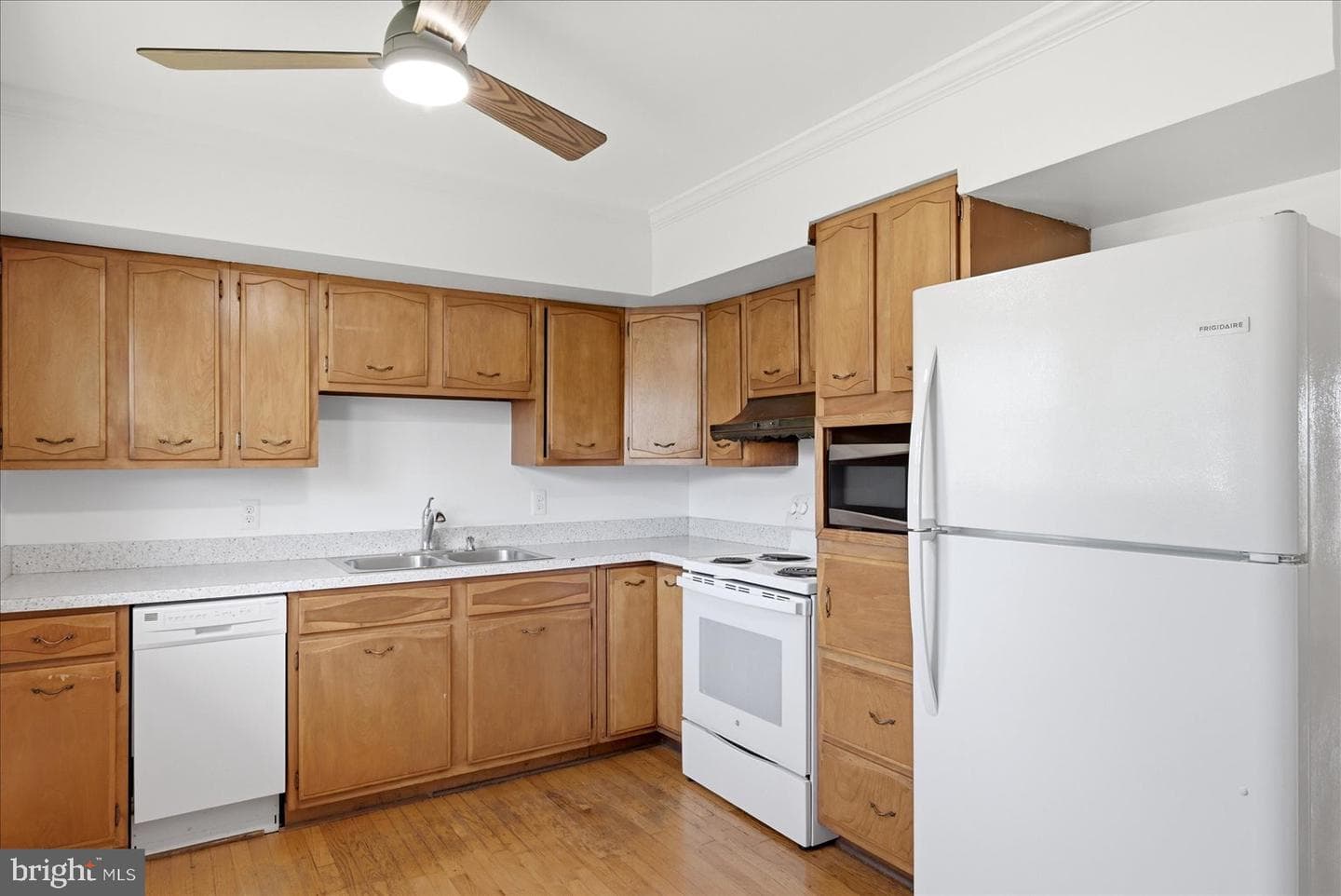 101 Locust Avenue photo 12