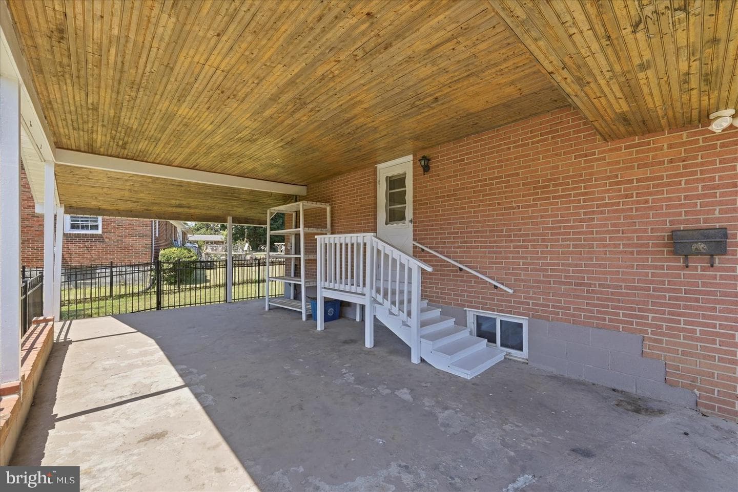101 Locust Avenue photo 39