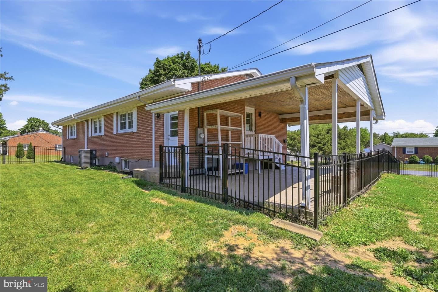 101 Locust Avenue photo 44