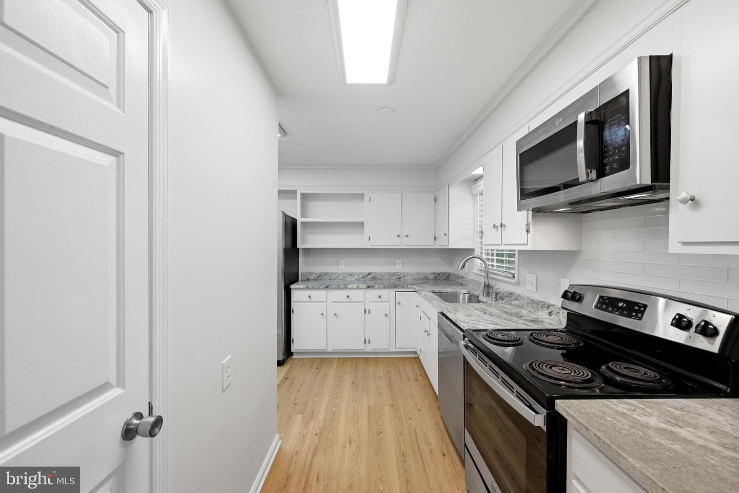 824 Appleseed Court photo 15