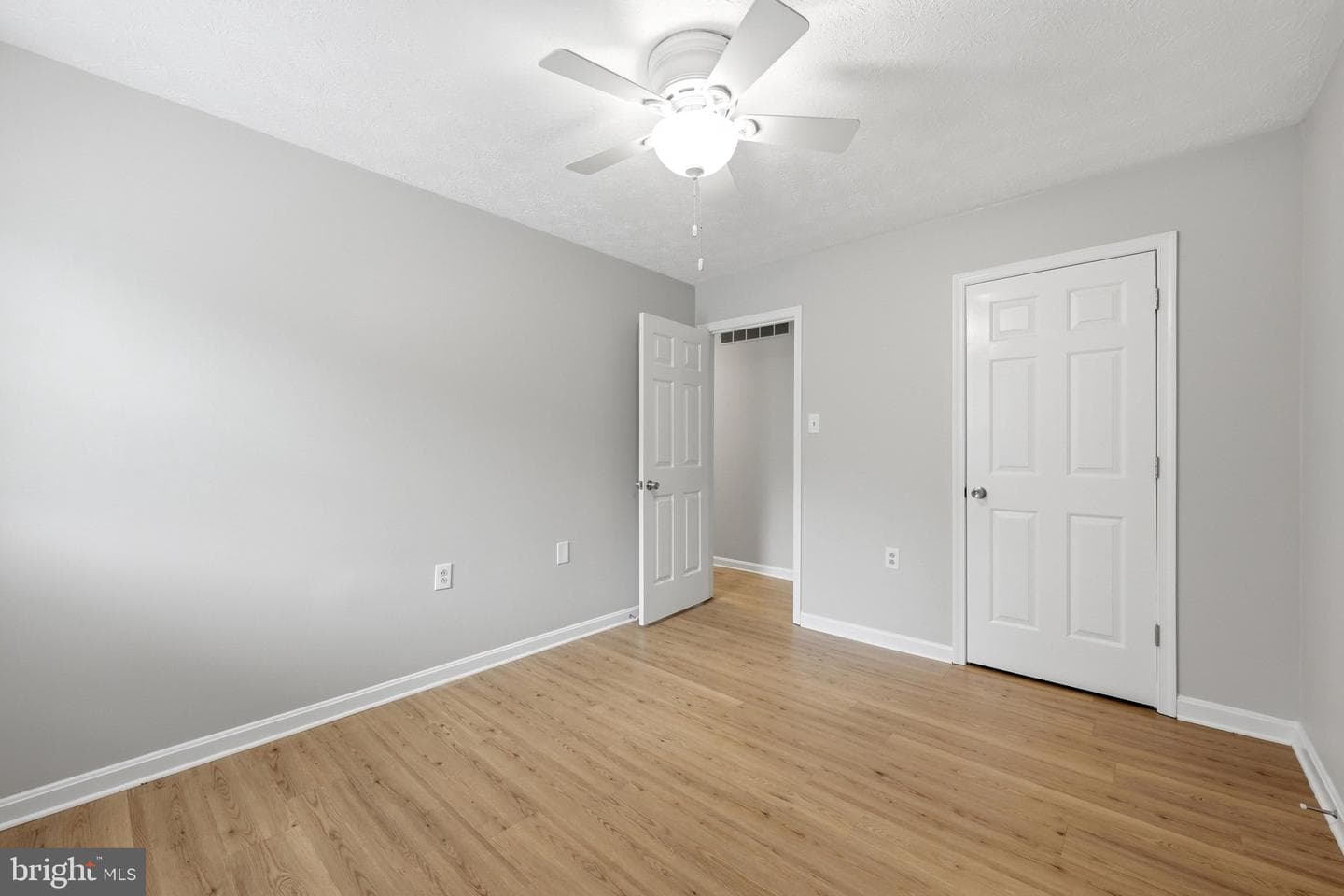 824 Appleseed Court photo 25