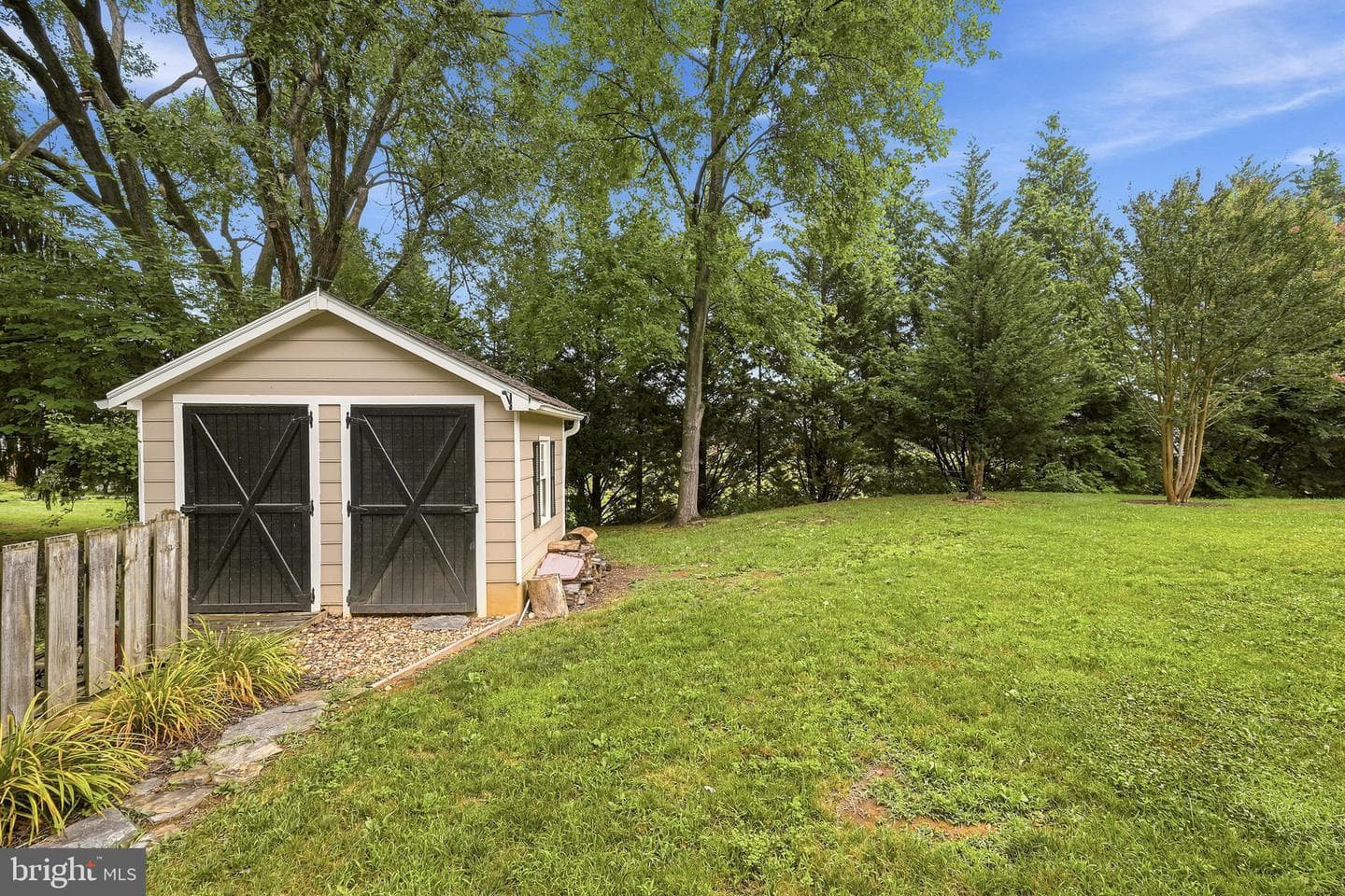 824 Appleseed Court photo 38
