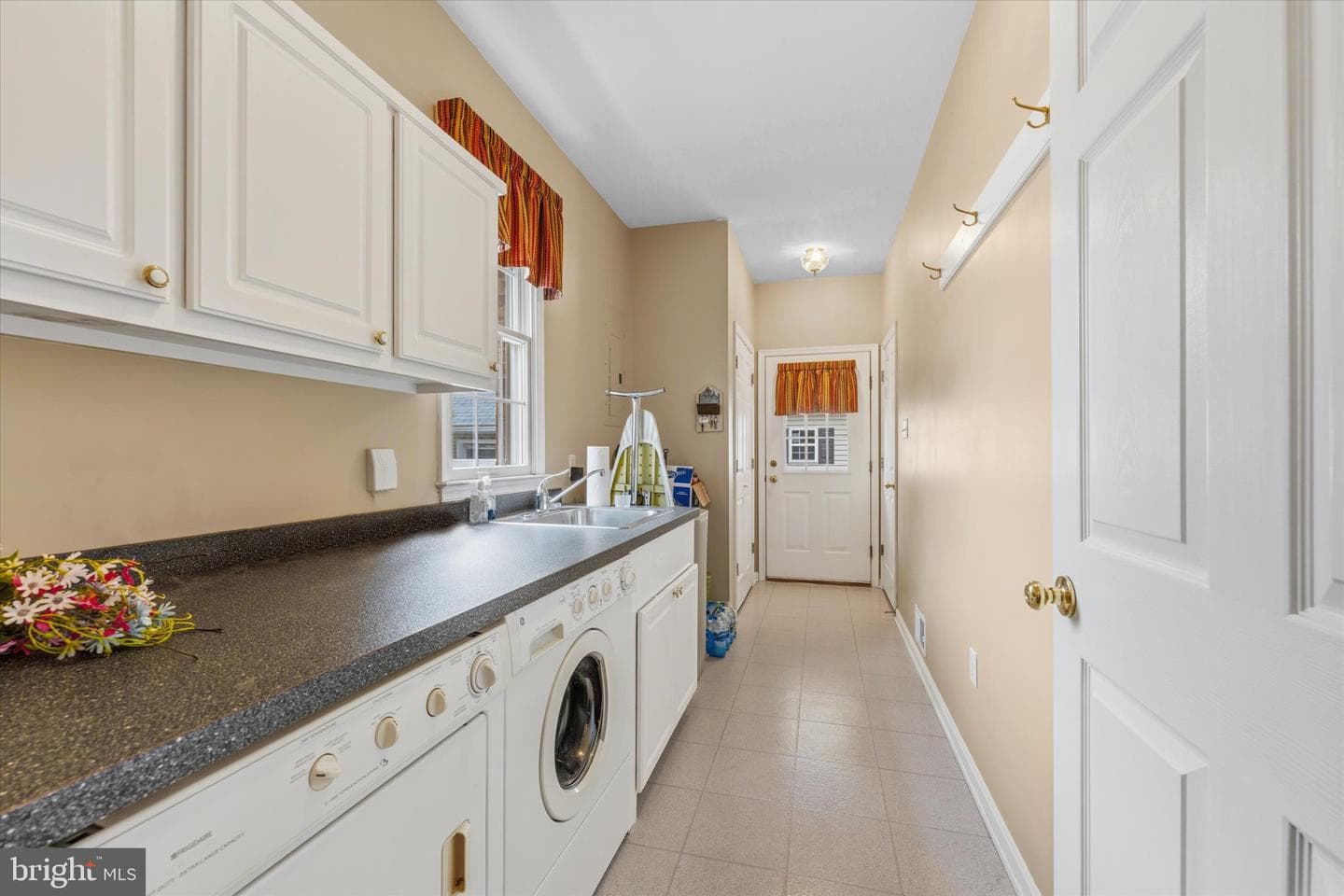 687 Woodland Ave photo 32