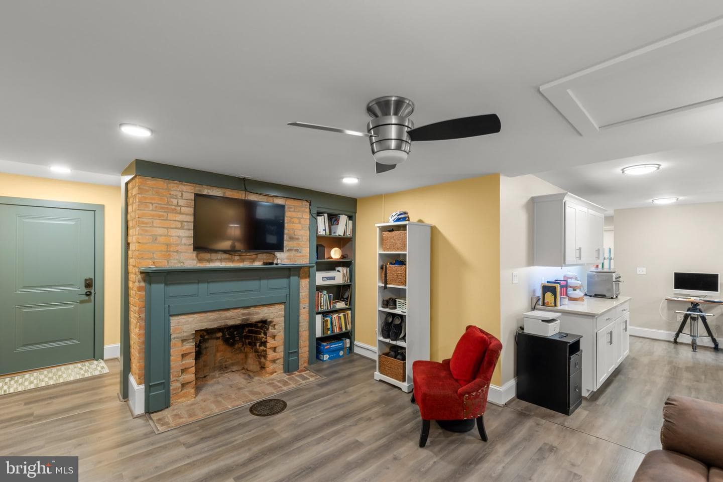 135 S Kent Street #202, Winchester