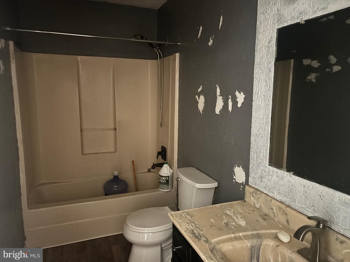 710 New Avenue photo 7
