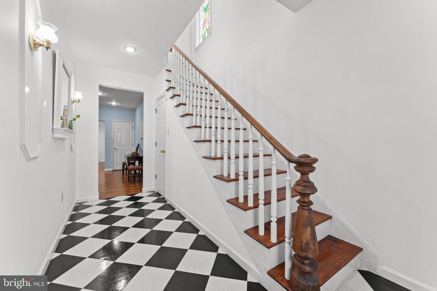 214 S Royal Avenue photo 31