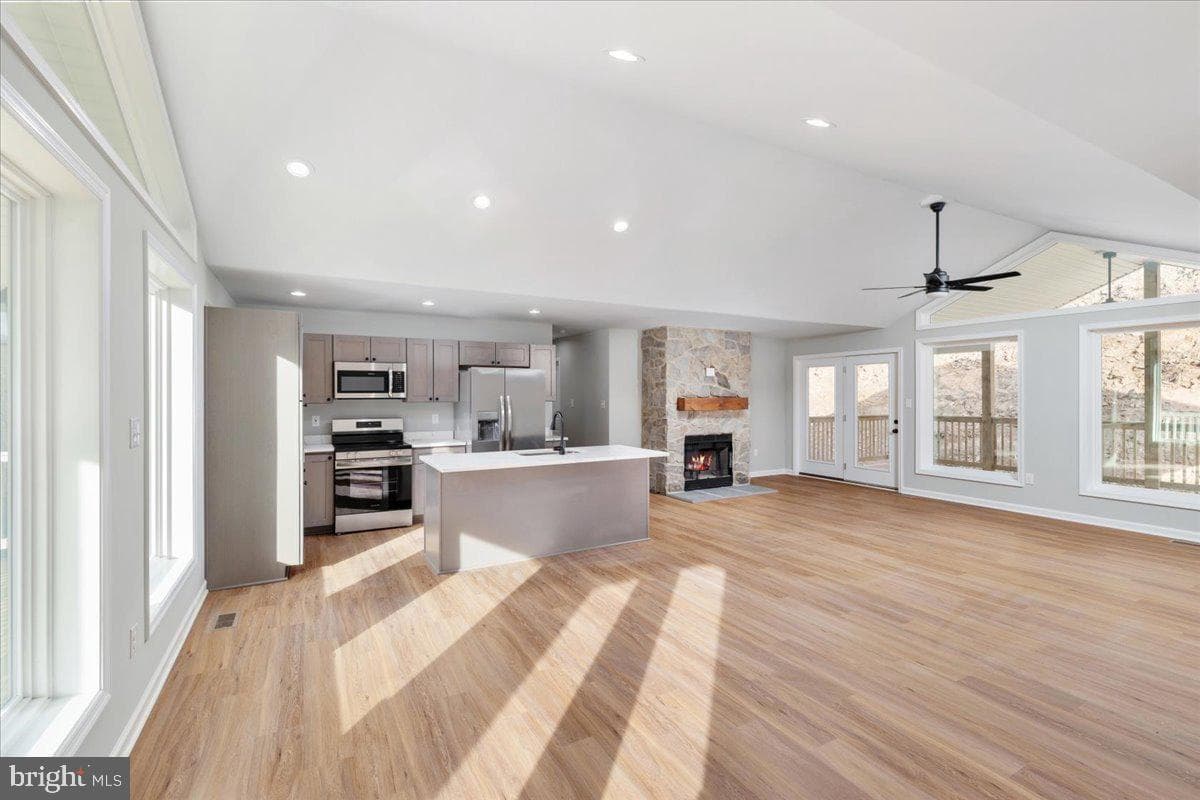 434 Old Oak Lane photo 3
