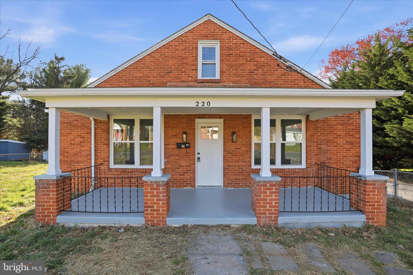 220 Manassas Avenue, Front Royal