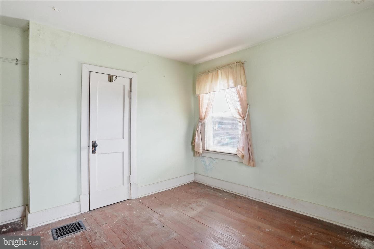 104 W 12th Street photo 21