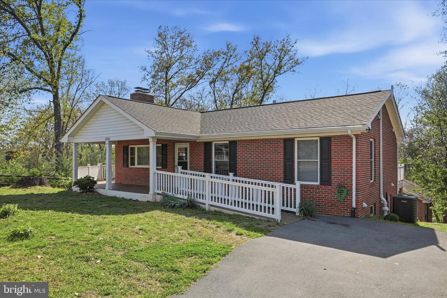1116 Summit Avenue photo 4