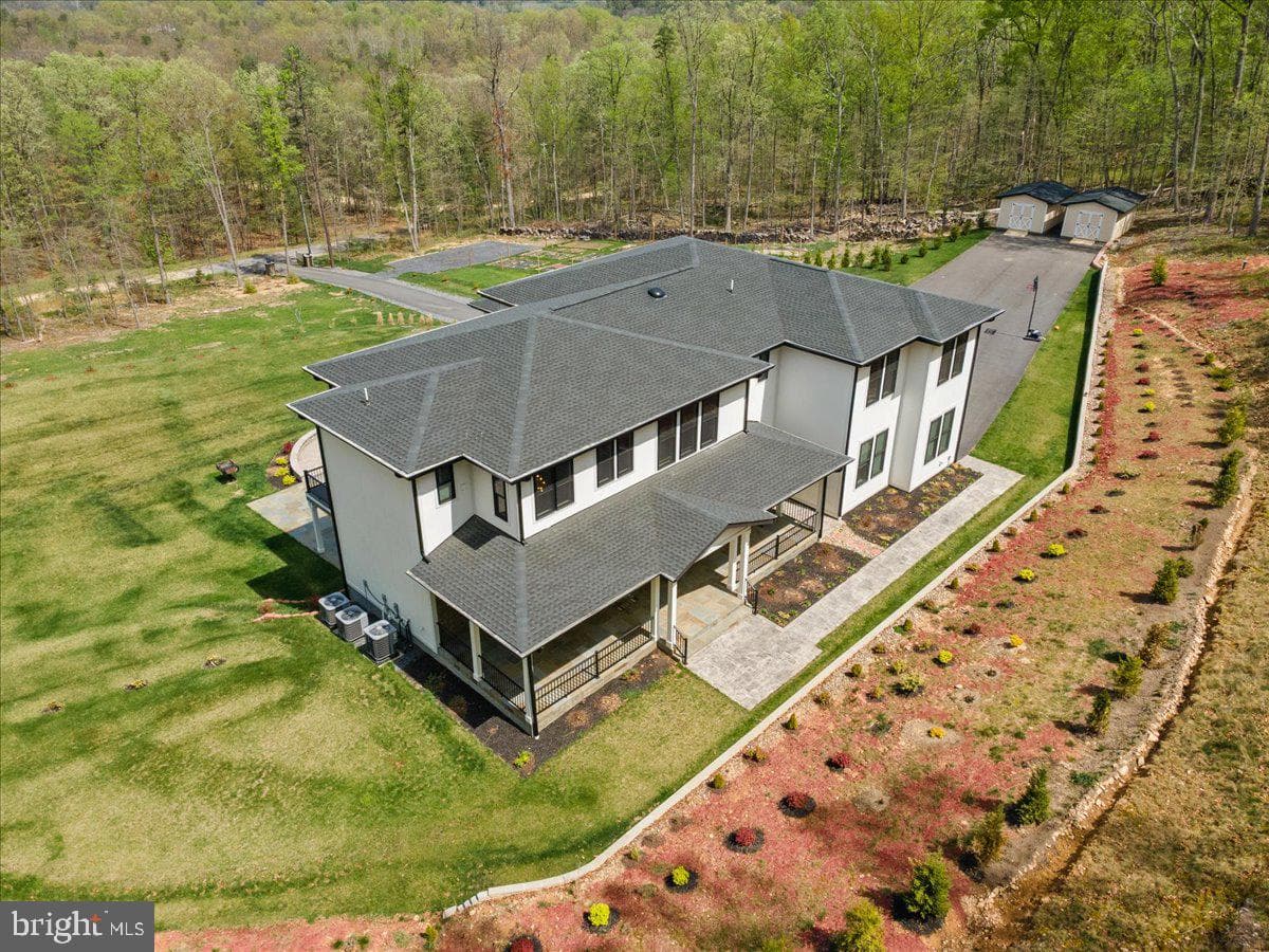 138 Wooded Lane photo 97