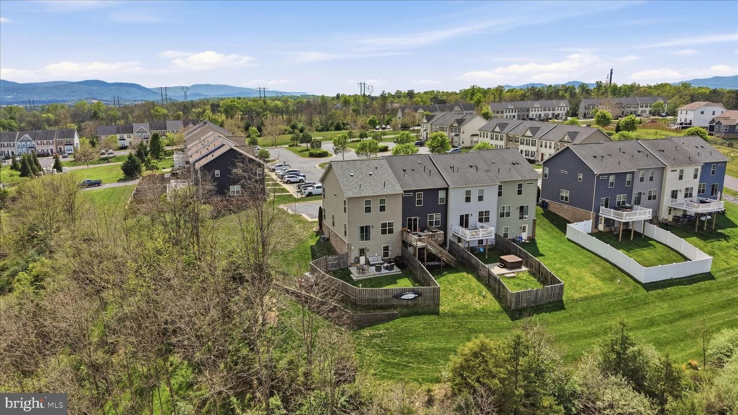 60 Niblick Square photo 43