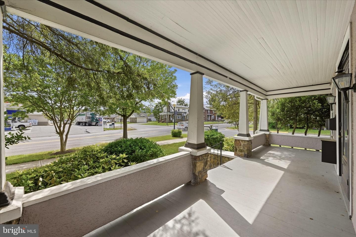 502 N Royal Avenue photo 3