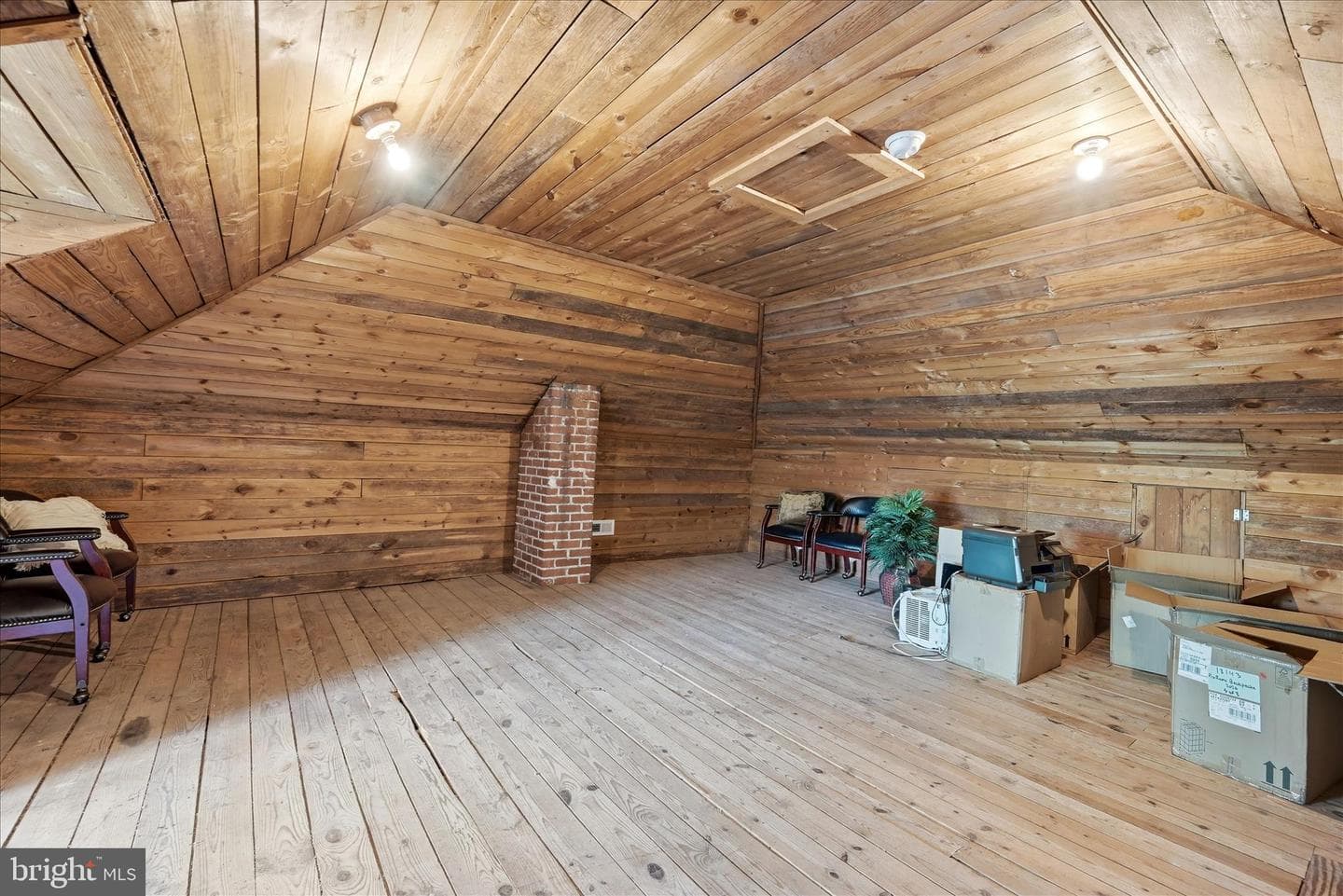 502 N Royal Avenue photo 40
