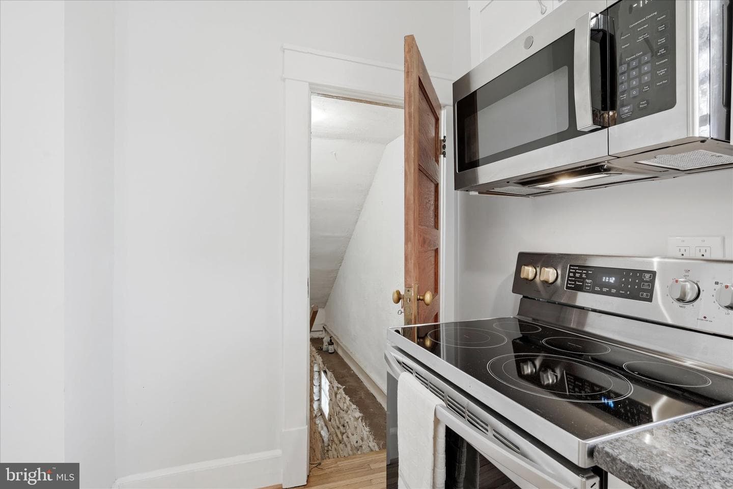502 N Royal Avenue photo 42