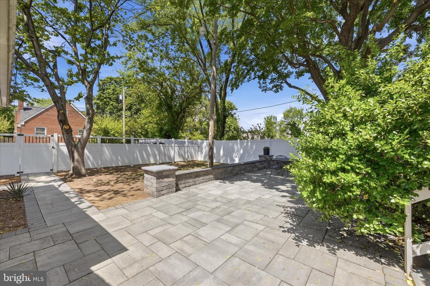 502 N Royal Avenue photo 46