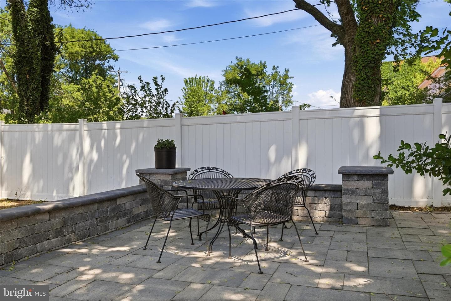 502 N Royal Avenue photo 47