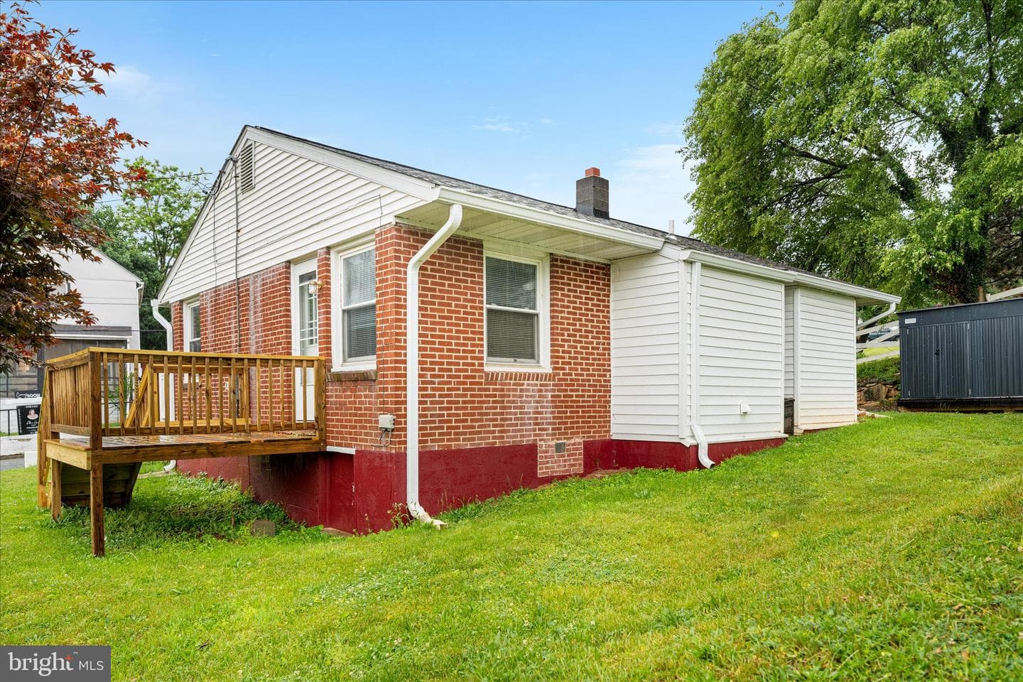 210 Midway Avenue photo 18