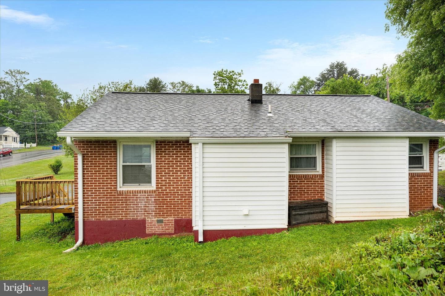 210 Midway Avenue photo 19