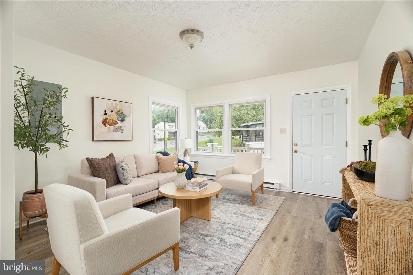 210 Midway Avenue photo 5