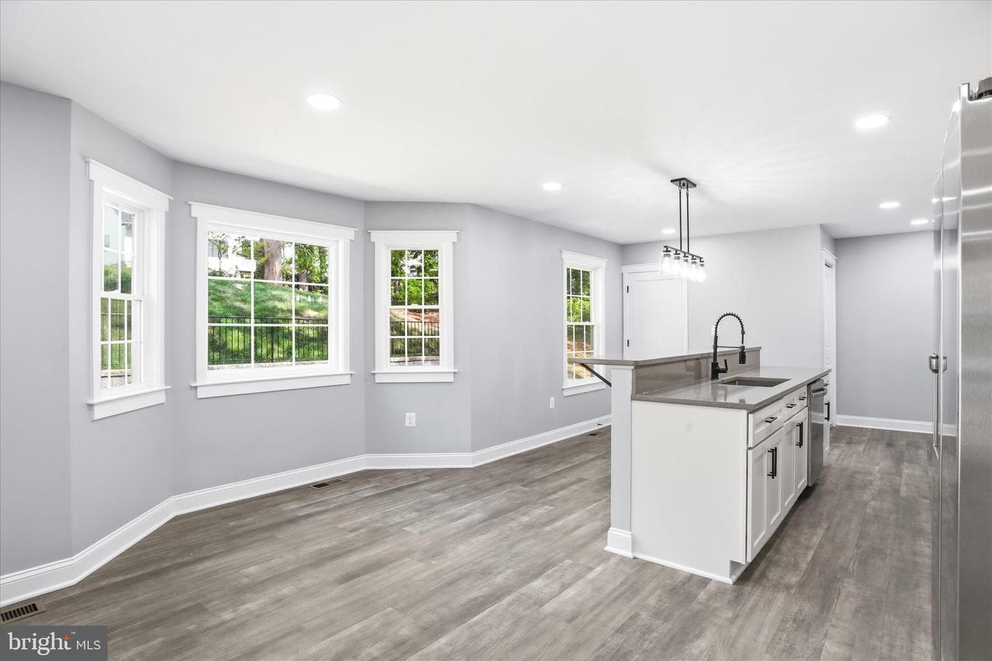 1357 N Royal Avenue photo 12