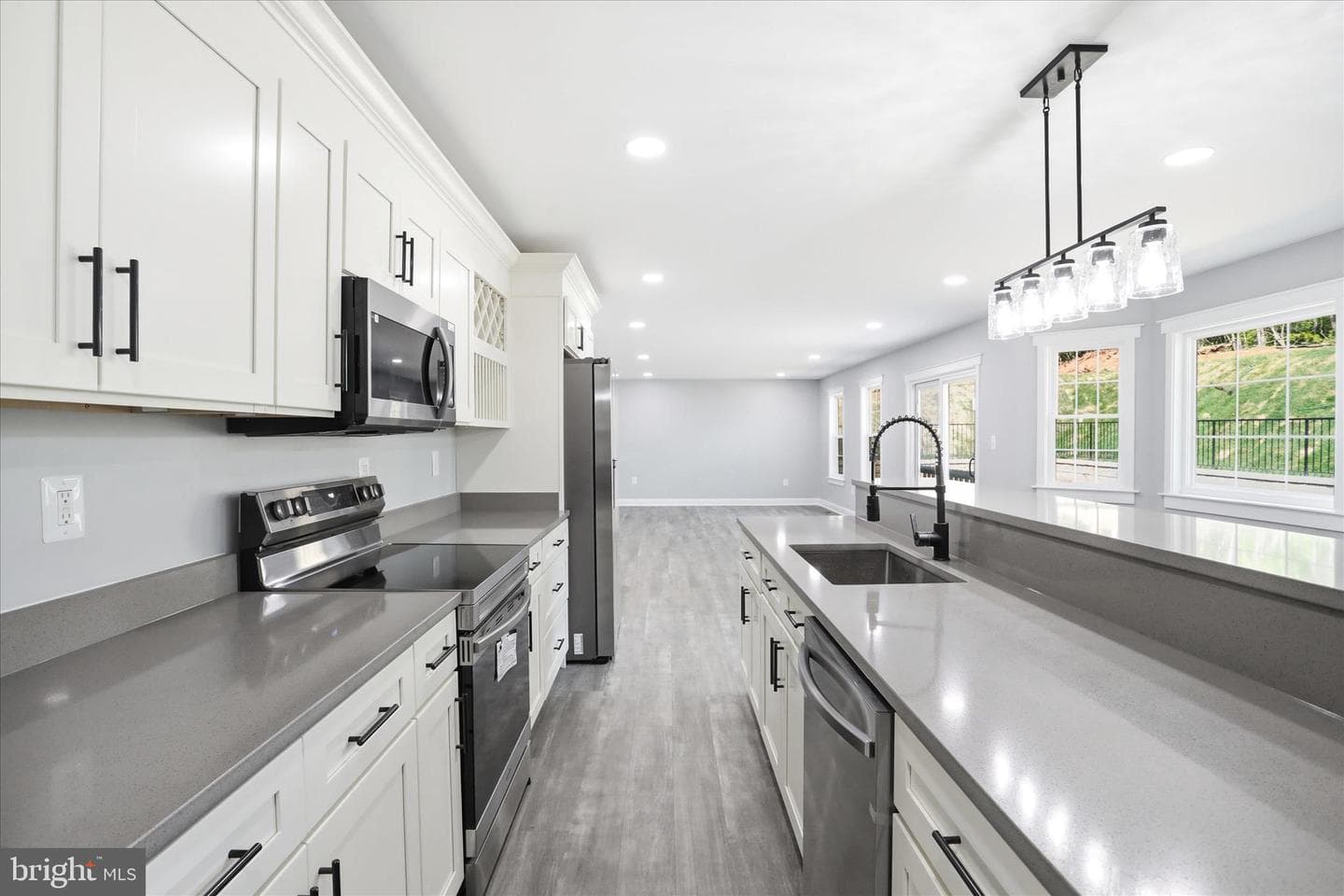 1357 N Royal Avenue photo 16