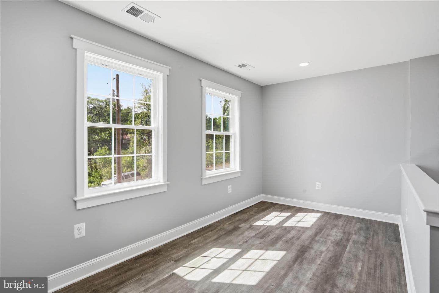1357 N Royal Avenue photo 25