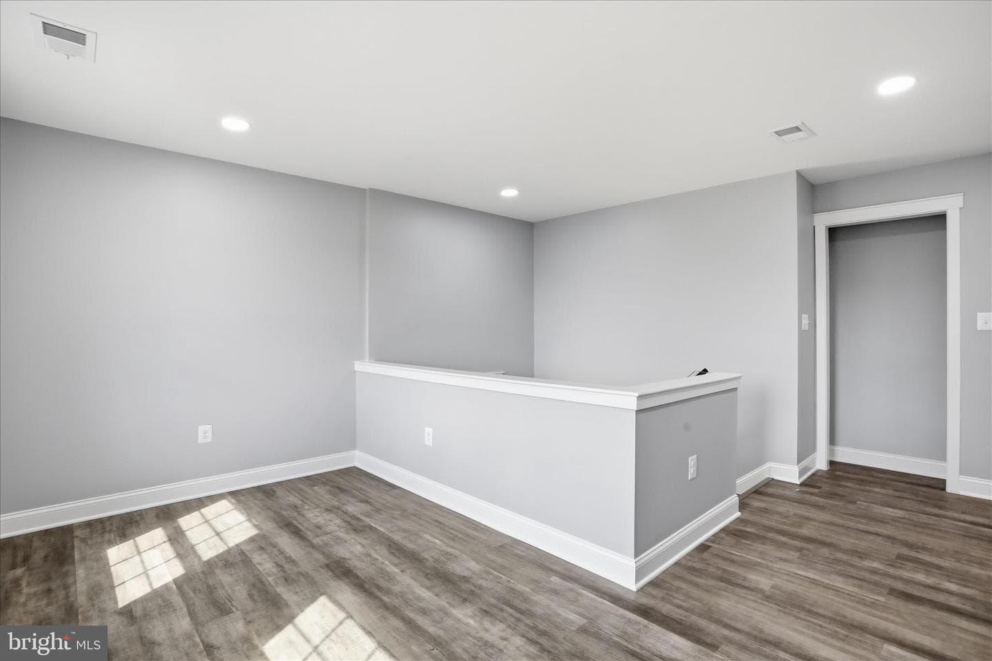 1357 N Royal Avenue photo 26