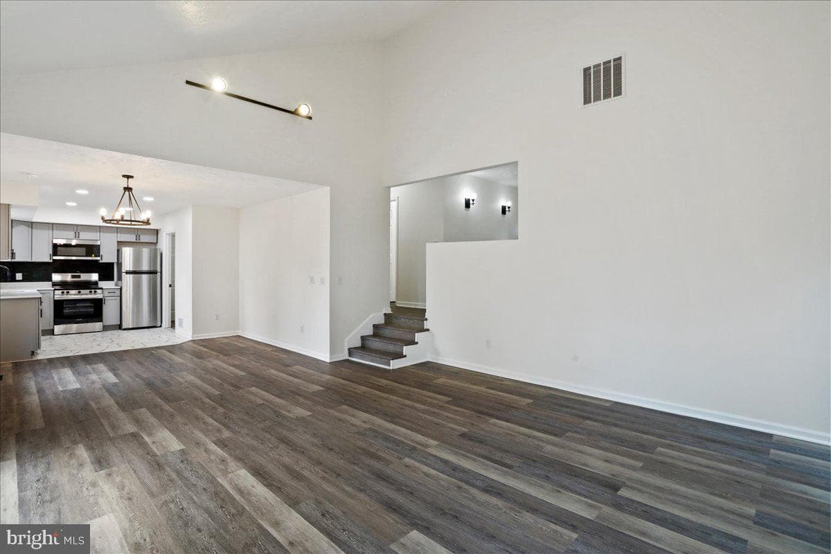 143 Zinn Way photo 12