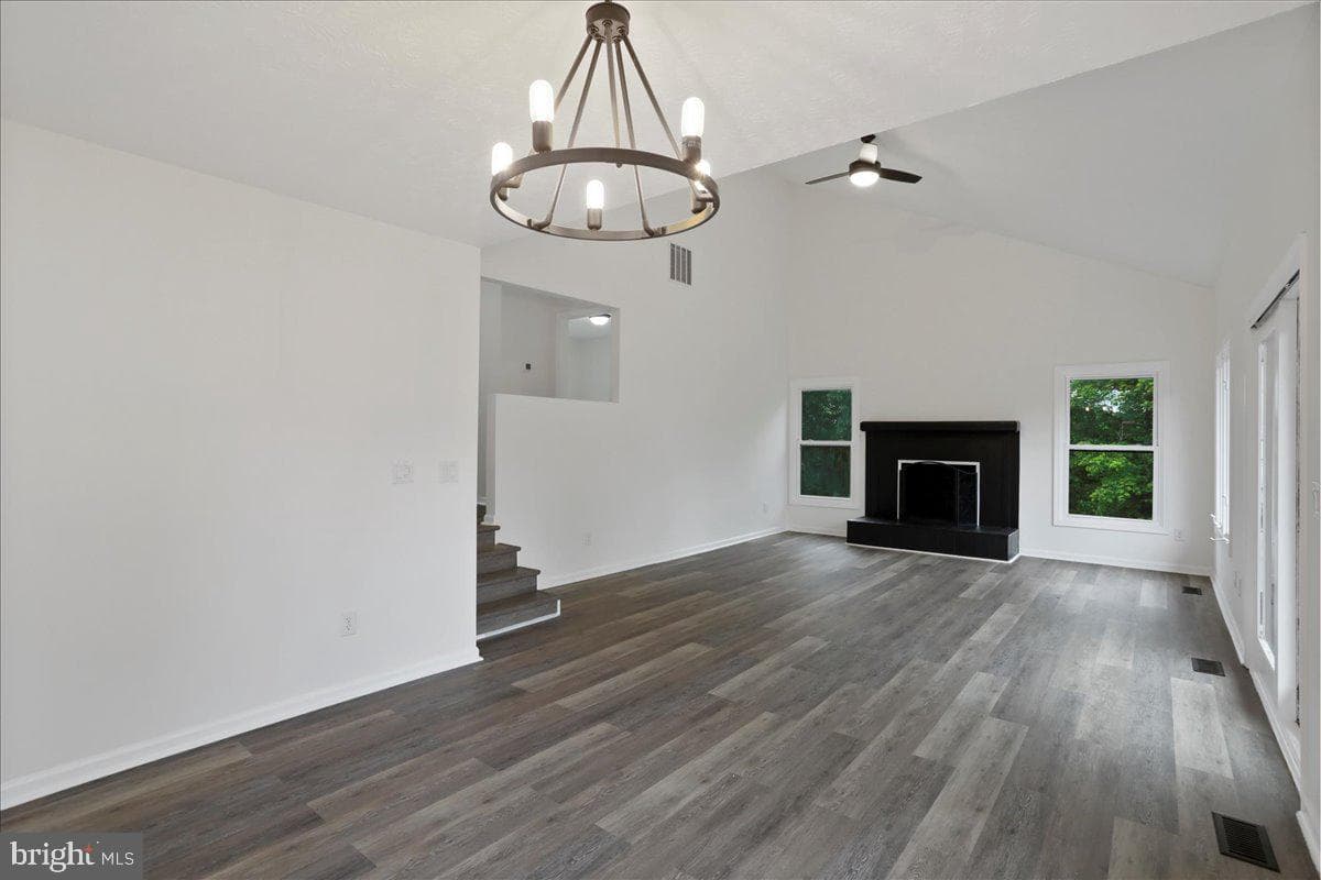 143 Zinn Way photo 18