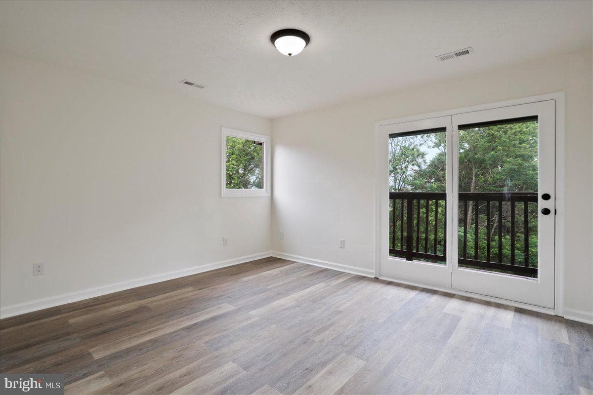 143 Zinn Way photo 19