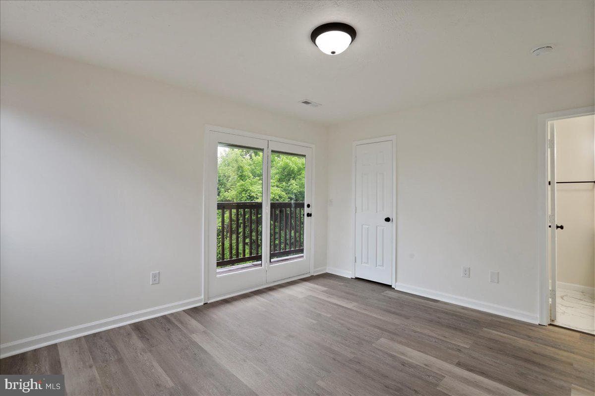 143 Zinn Way photo 21