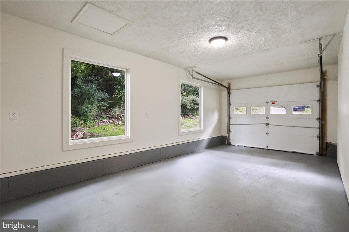 143 Zinn Way photo 24