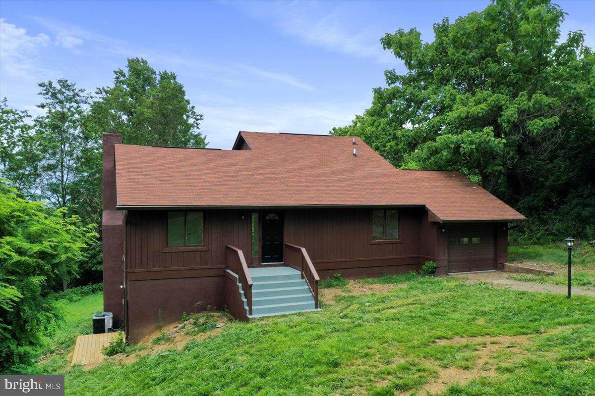 143 Zinn Way photo 3