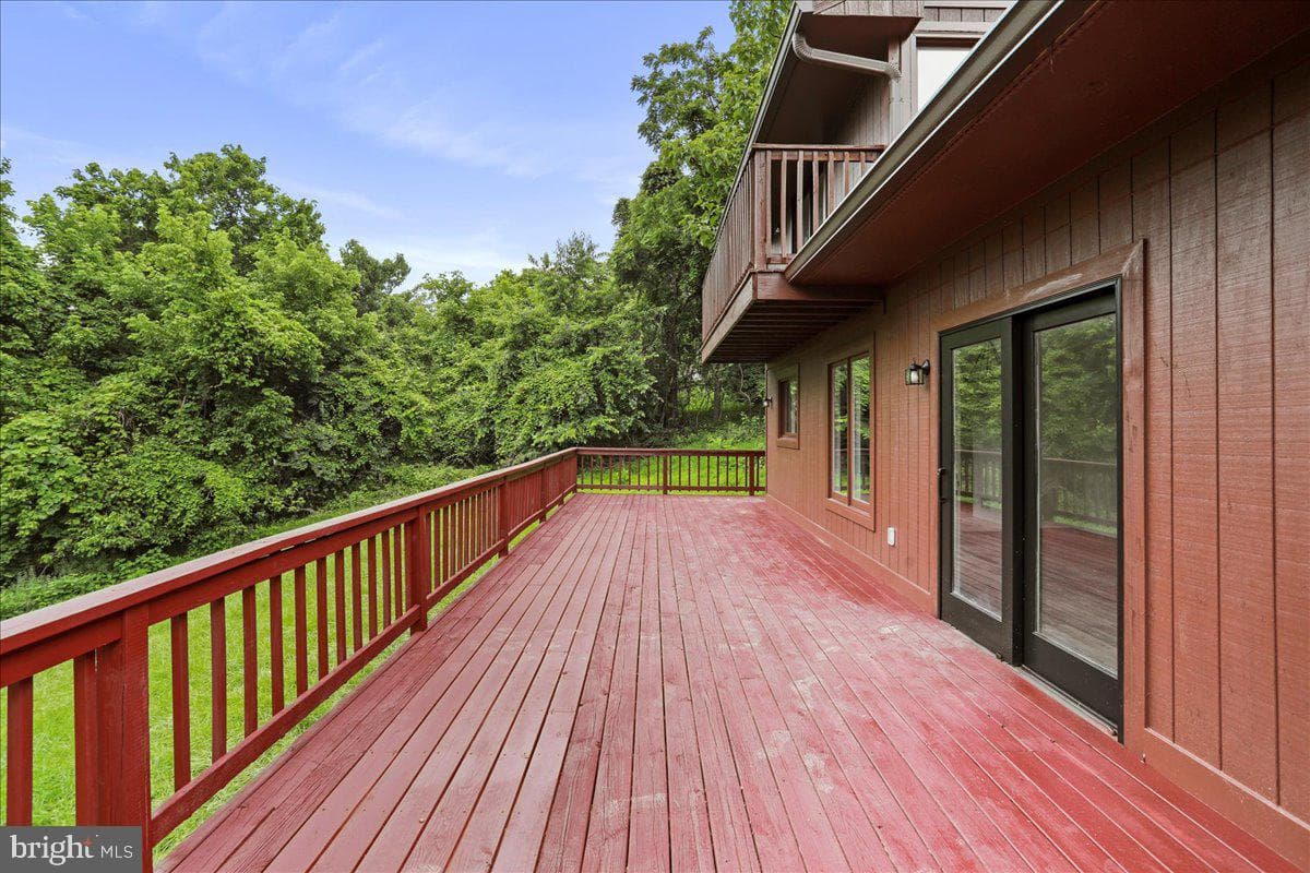 143 Zinn Way photo 37