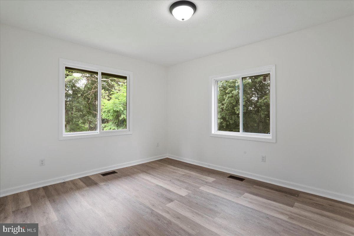 143 Zinn Way photo 5