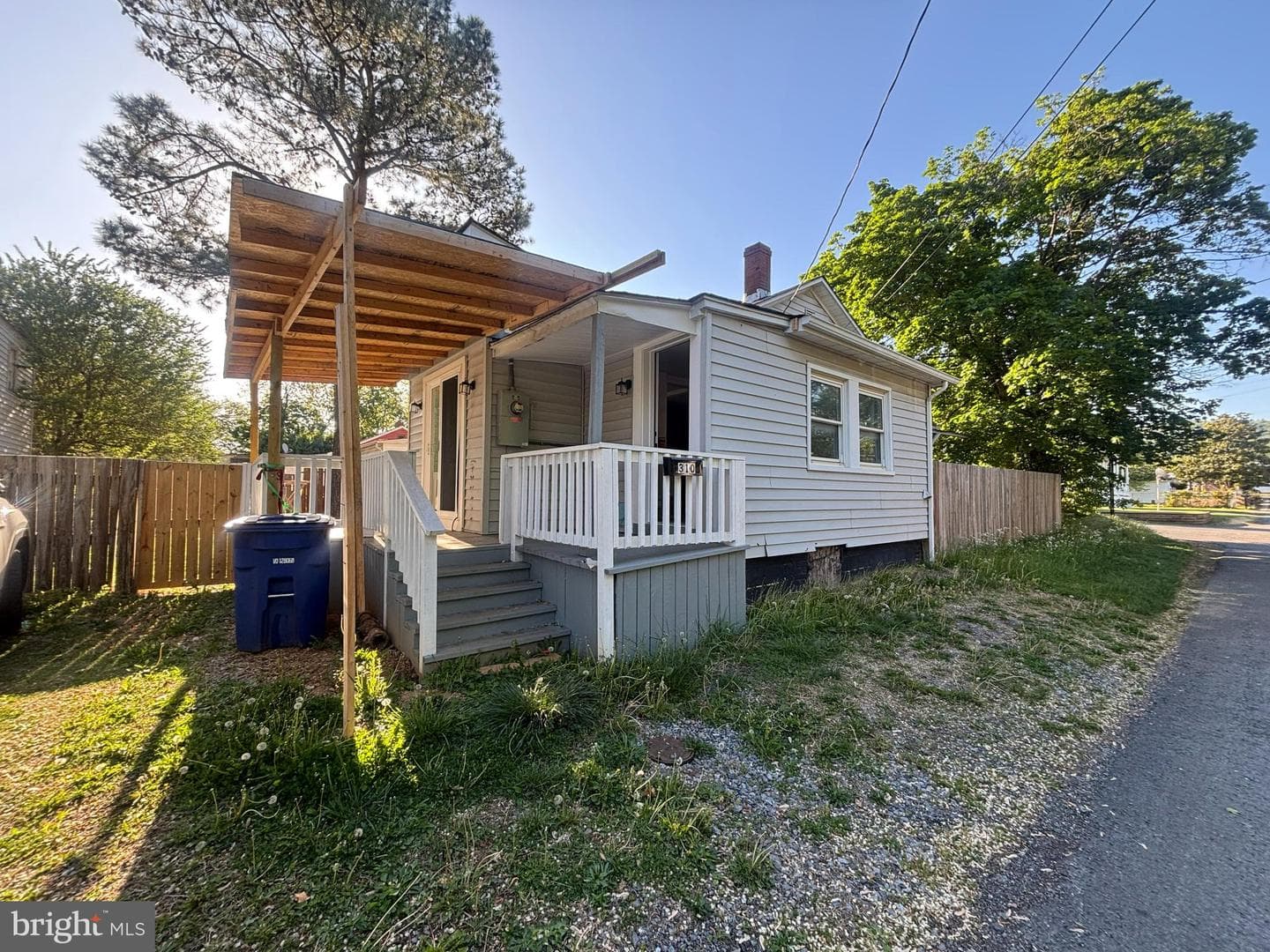 310 Frazer Pl photo 16